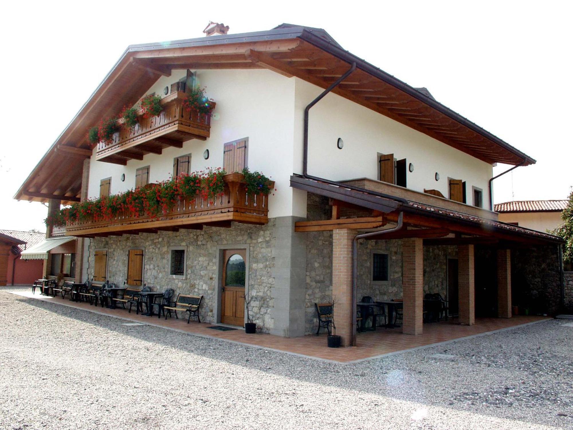 Wine Resort Faedis Buitenkant foto